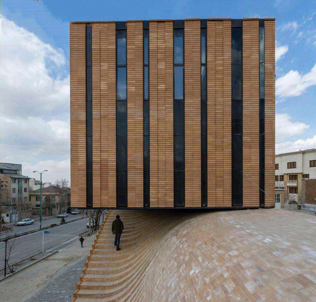 ساختمان فوق العاده زیبا در همدان